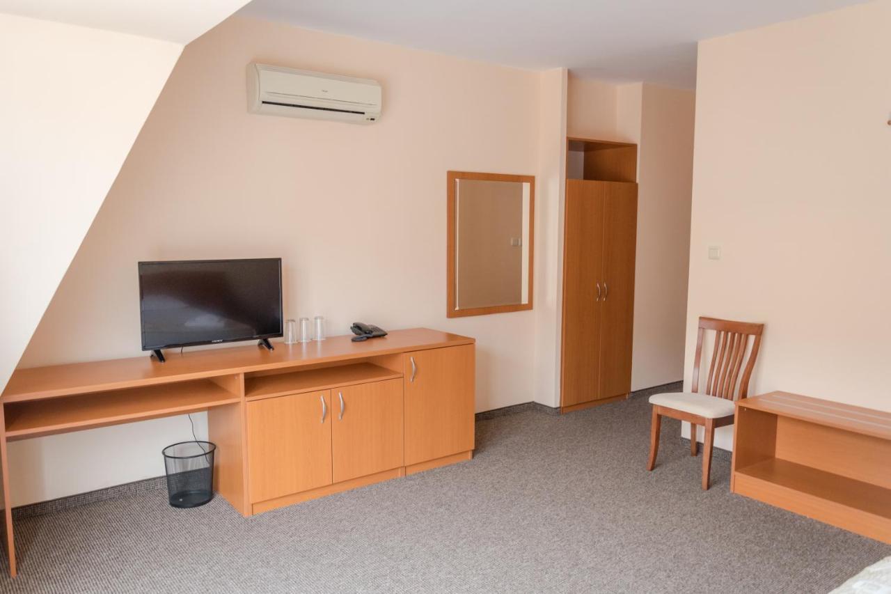 Hotel Eva Ravda Exteriör bild