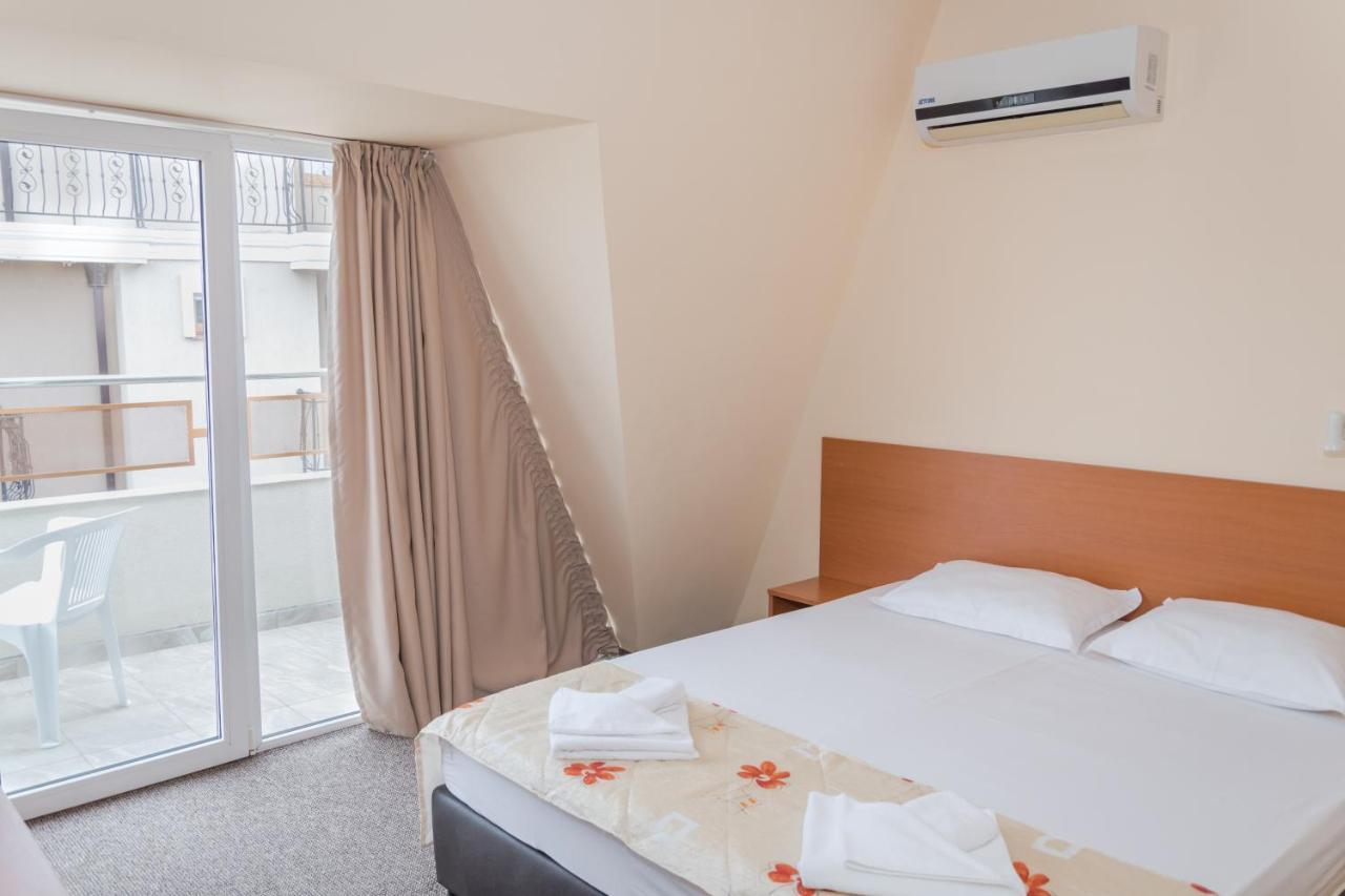 Hotel Eva Ravda Exteriör bild