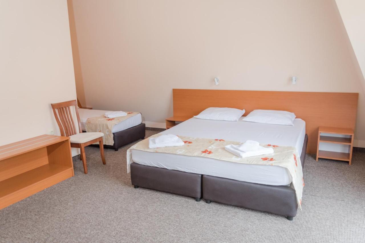Hotel Eva Ravda Exteriör bild