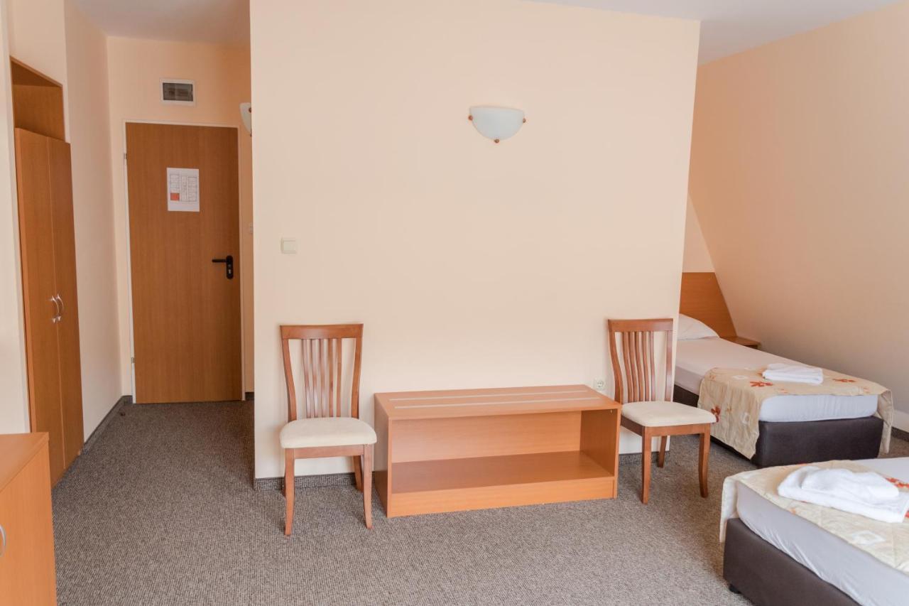 Hotel Eva Ravda Exteriör bild