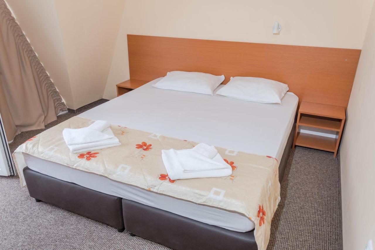 Hotel Eva Ravda Exteriör bild
