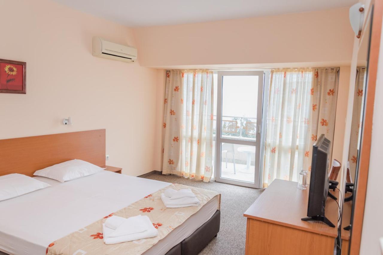 Hotel Eva Ravda Exteriör bild