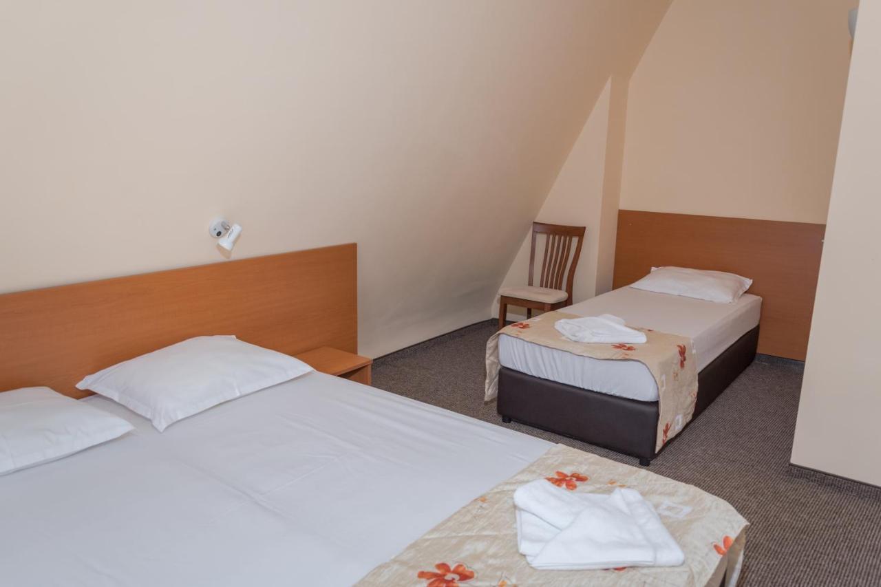 Hotel Eva Ravda Exteriör bild