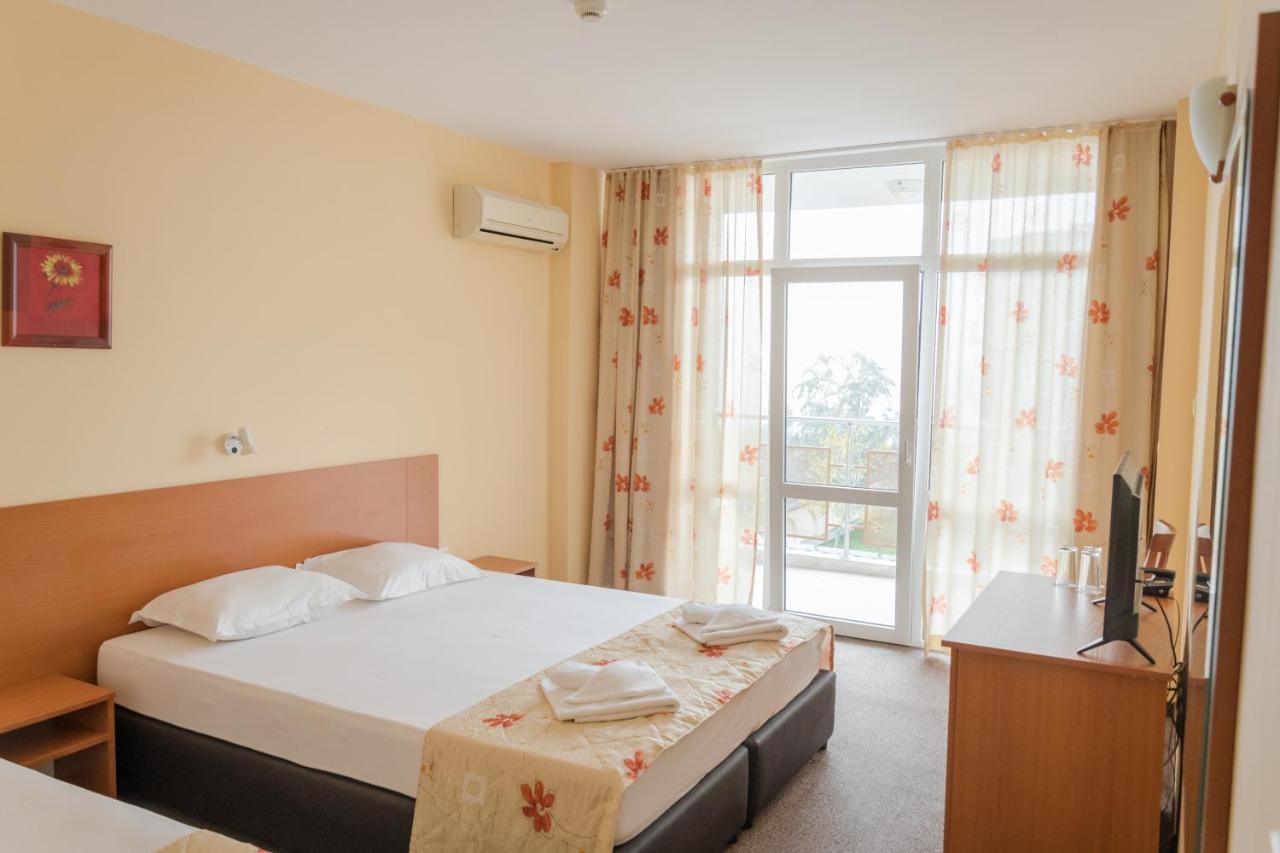 Hotel Eva Ravda Exteriör bild