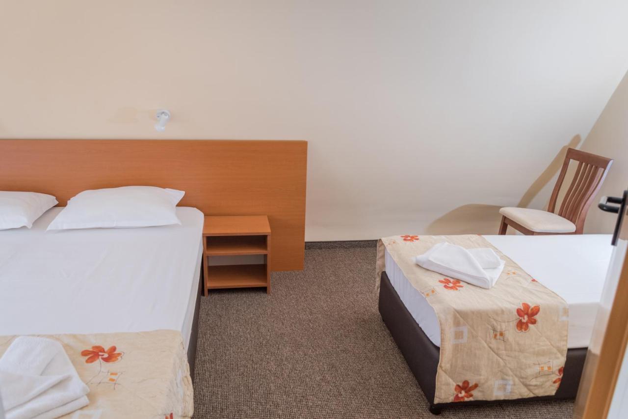 Hotel Eva Ravda Exteriör bild