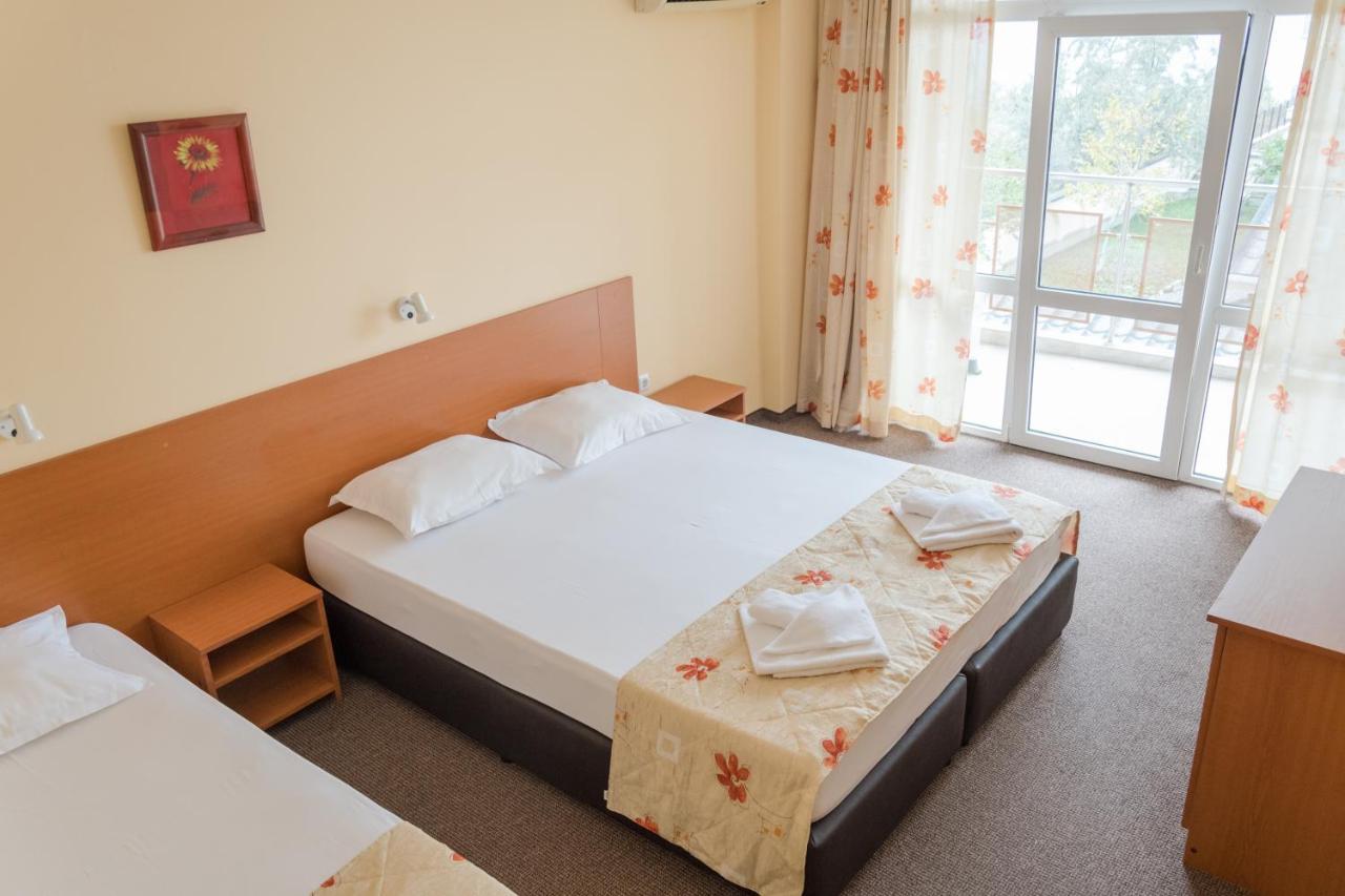 Hotel Eva Ravda Exteriör bild
