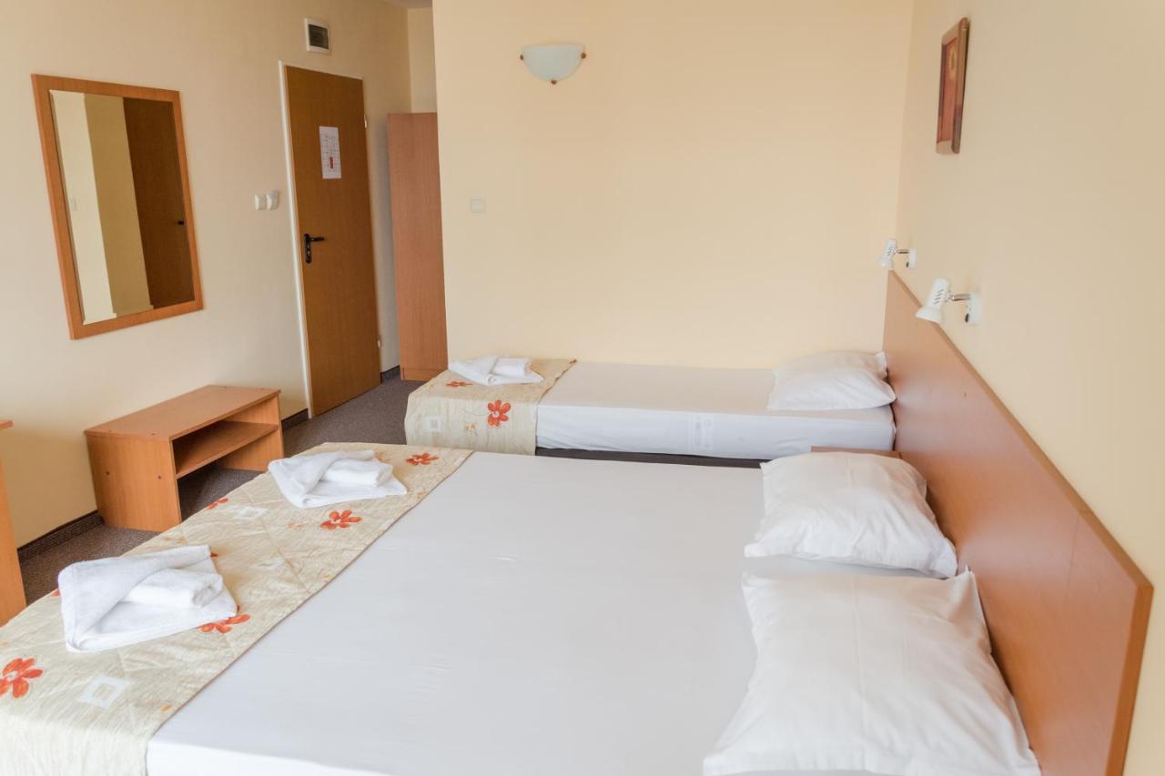 Hotel Eva Ravda Exteriör bild