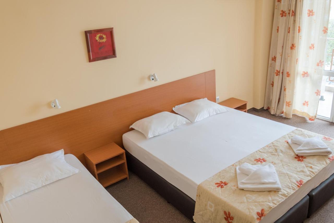Hotel Eva Ravda Exteriör bild