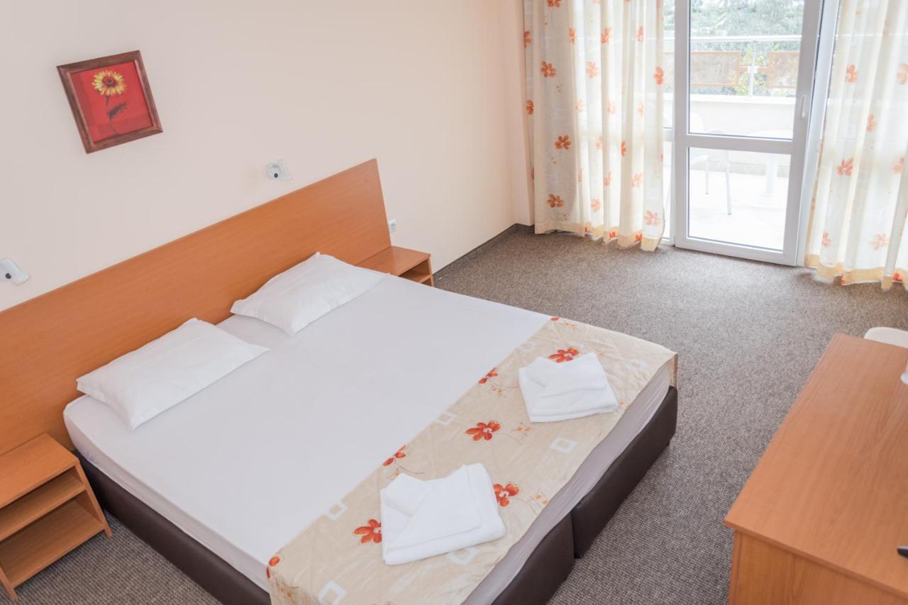 Hotel Eva Ravda Exteriör bild