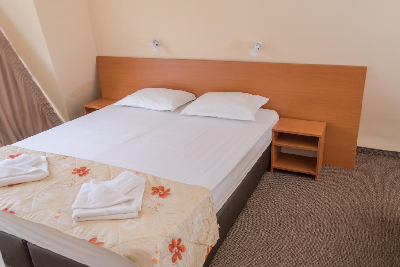 Hotel Eva Ravda Exteriör bild
