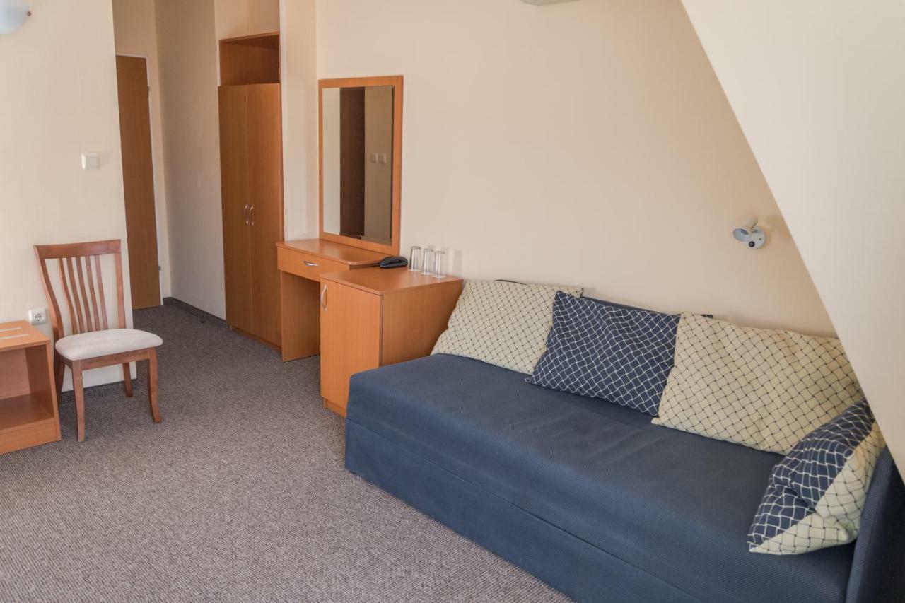 Hotel Eva Ravda Exteriör bild